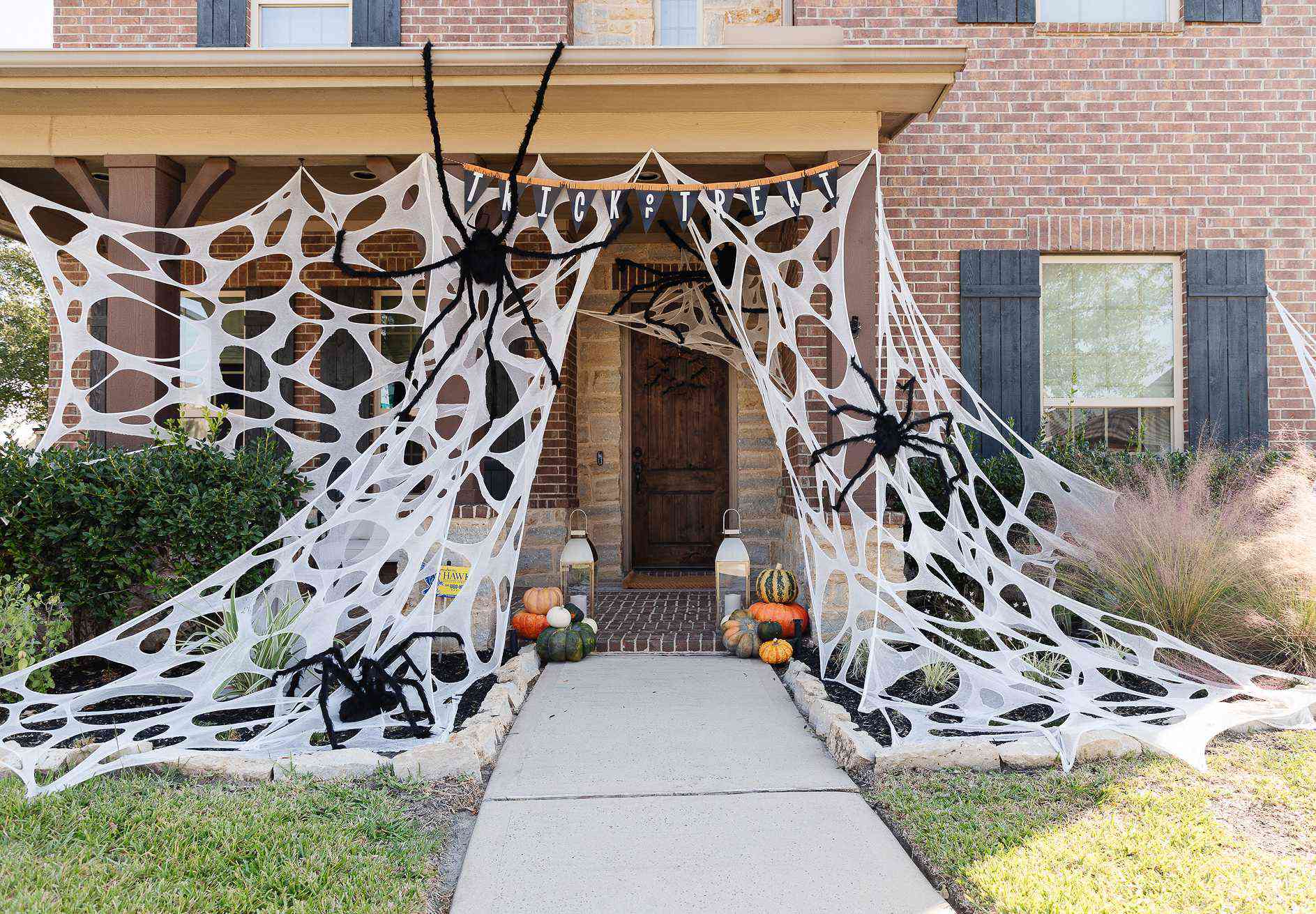 42 DIY Halloween Door Adorning Ideas to Welcome the Season